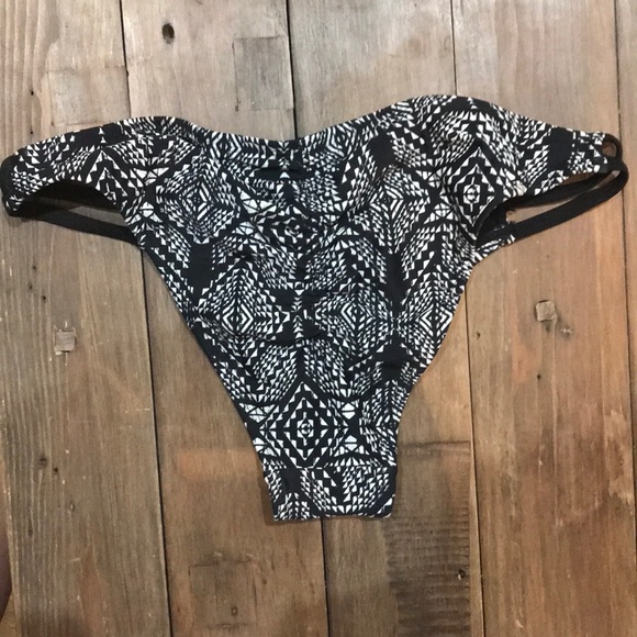 Sexy black two piece! - Picture 4 of 6